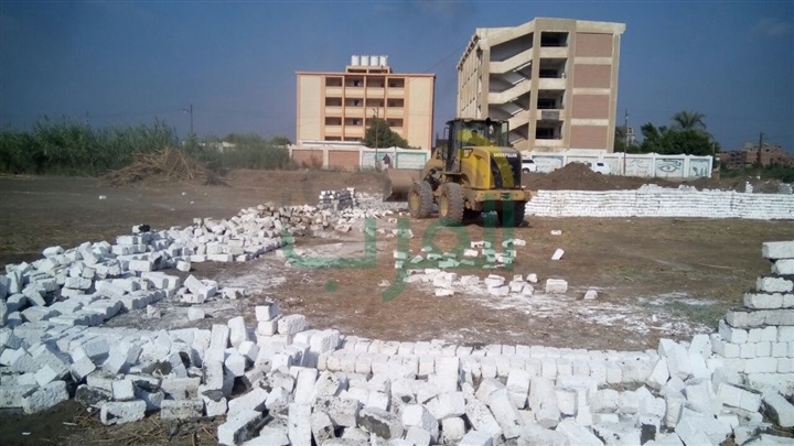 إزالة 3550 متر تعدى على الأراضى الزراعية بكفر شكر