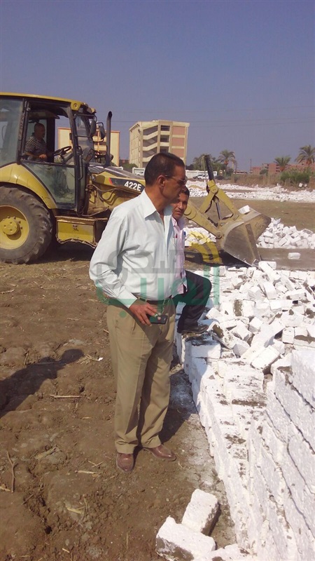 إزالة 3550 متر تعدى على الأراضى الزراعية بكفر شكر