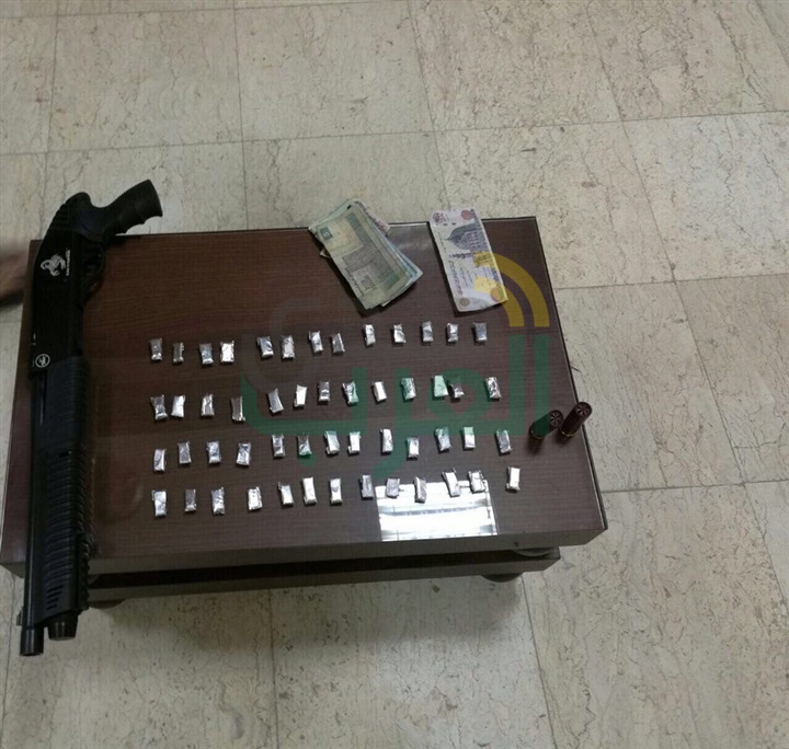 تفاصيل سقوط تاجر هيروين بحوزته 52 تذكرة في قبضة مباحث بيلا