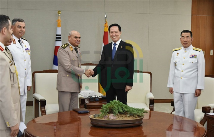 وزير الدفاع يجري لقاءات هامة مع كبار المسئولين بكوريا الجنوبية