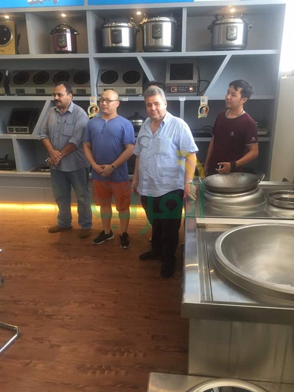القاضى يزور مصنعان للادوات المنزلية والكهربائية فى الصين