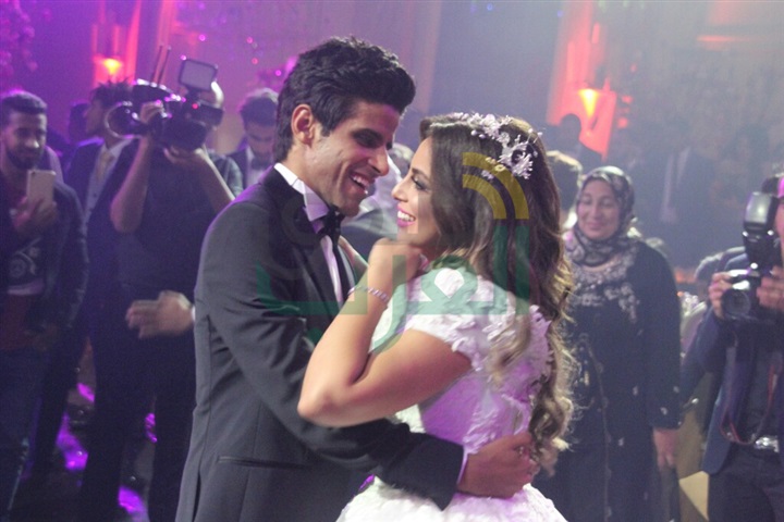 بالصور.. حكيم يختم حفل زفاف حمدي و اسراء نجوم مسرح مصر