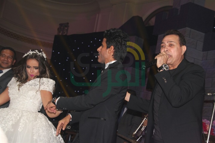 بالصور.. حكيم يختم حفل زفاف حمدي و اسراء نجوم مسرح مصر