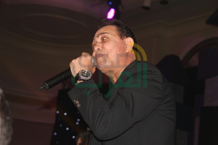 بالصور.. حكيم يختم حفل زفاف حمدي و اسراء نجوم مسرح مصر