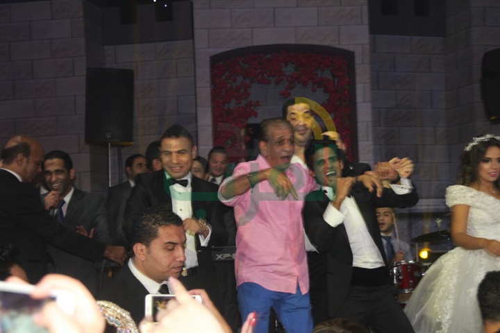 بالصور.. حكيم يختم حفل زفاف حمدي و اسراء نجوم مسرح مصر