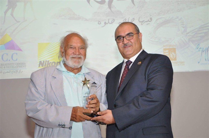 مركز الإبداع المصري يكرم إسلام الغزولي لمساهمته في المجتمع المدني