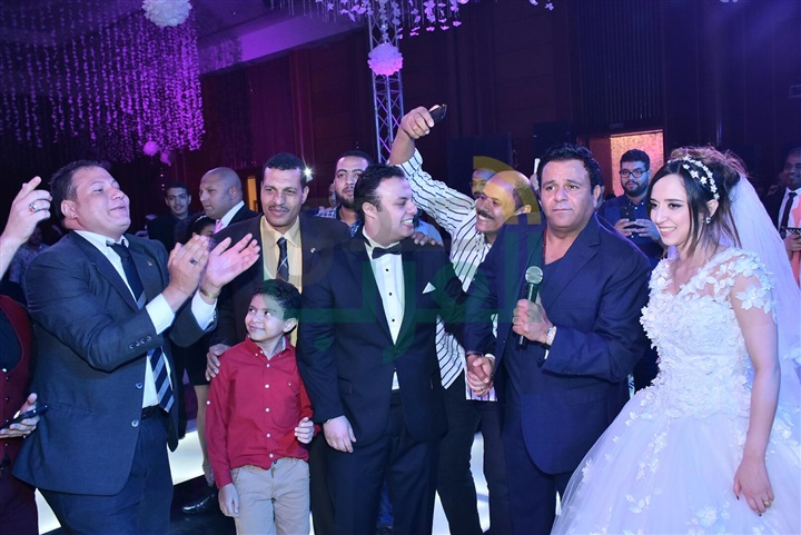 بالصور.. "محمد فؤاد" يشعل حفل زفاف حسن نجم ونوران أسامة بالصور.. "محمد فؤاد" يشعل حفل زفاف حسن نجم ونوران أسامة