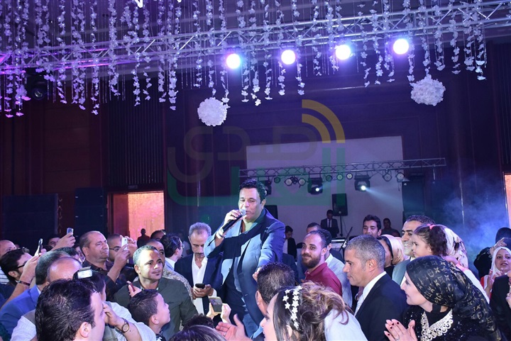 بالصور.. "محمد فؤاد" يشعل حفل زفاف حسن نجم ونوران أسامة بالصور.. "محمد فؤاد" يشعل حفل زفاف حسن نجم ونوران أسامة