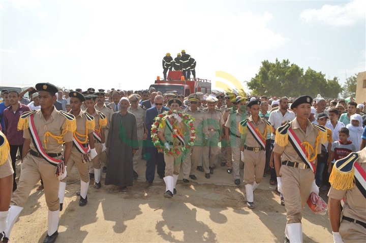 بالصور..جنازة شهيد العريش الثاني بكفر الشيخ تتحول لمظاهرة ضد الاٍرهاب 