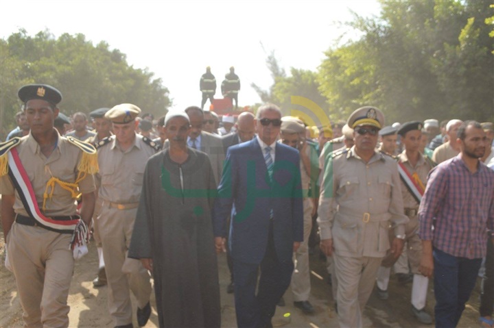 بالصور..جنازة شهيد العريش الثاني بكفر الشيخ تتحول لمظاهرة ضد الاٍرهاب 