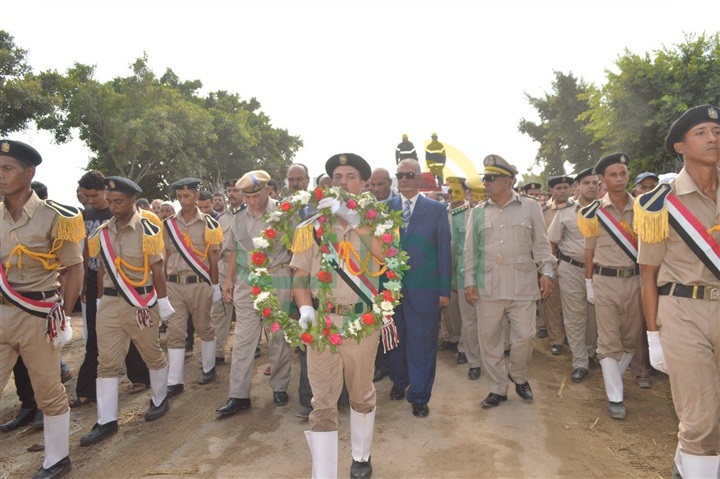 بالصور..جنازة شهيد العريش الثاني بكفر الشيخ تتحول لمظاهرة ضد الاٍرهاب 