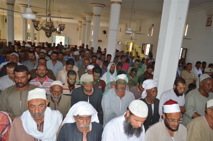 بالصور..جنازة شهيد العريش الثاني بكفر الشيخ تتحول لمظاهرة ضد الاٍرهاب 