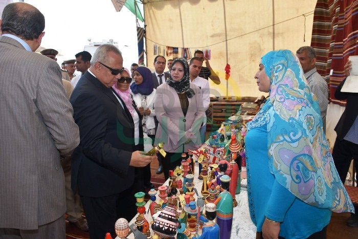 محافظ الشرقية يفتتح معرض منتجات المرأة الريفية 