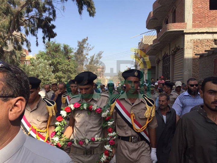 مدير أمن كفر الشيخ والالاف يشيعون بطل الشرطة لمثواه الاخير بالكفر الشرقي