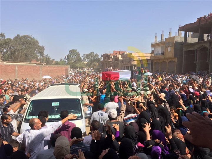 مدير أمن كفر الشيخ والالاف يشيعون بطل الشرطة لمثواه الاخير بالكفر الشرقي