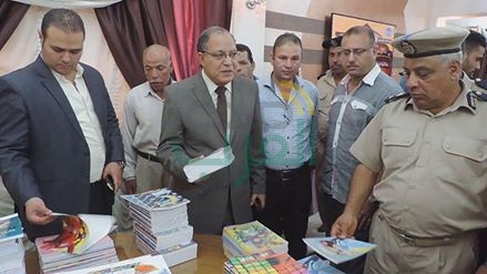 بالصور.. مدير أمن كفر الشيخ يفتتح معرض المستلزمات المدرسية