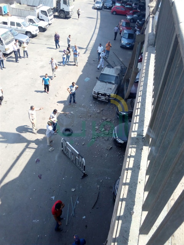 بالصور.. سقوط جزء من سور كوبري أكتوبر إثر تصادم سيارتين