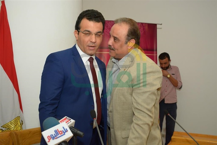 بالصور.. بدء حفل توقيع كتاب "أيام من حياتي" بحضور نجوم الفن بالصور.. بدء حفل توقيع كتاب "أيام من حياتي" بحضور نجوم الفن