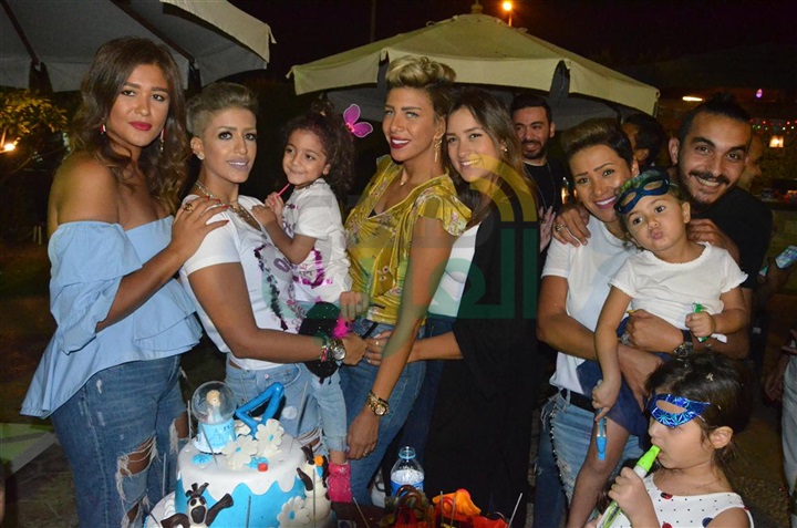 بالصور.. نجوم الفن والمجتمع فى عيد ميلاد لطفية ونعومى بالصور.. نجوم الفن والمجتمع فى عيد ميلاد لطفية ونعومى