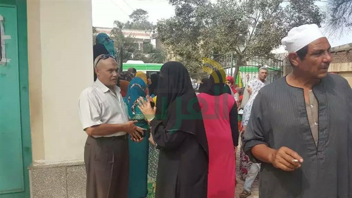 توقيع الكشف الطبي على 1348 مواطنًا في قافلة علاجية بقرية شابة بكفرالشيخ