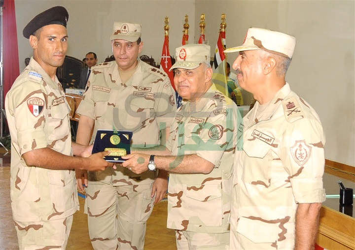  وزير الدفاع والانتاج الحربي  يلتقي بطلبة كلية الضباط الاحتياط  