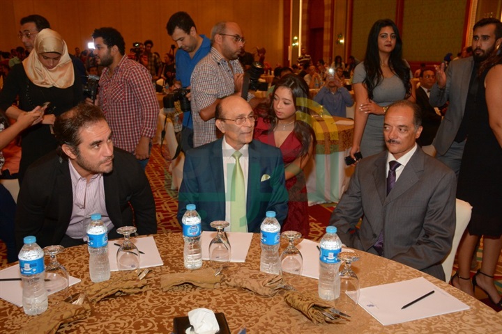بالصور.. بدء المؤتمر الصحفي الخاص بالإعلان عن تفاصيل شراء قناة الحياة بحضور ملاكها بالصور.. بدء المؤتمر الصحفي الخاص بالإعلان عن تفاصيل شراء قناة الحياة بحضور ملاكها