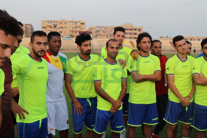 بالصور.. السيد نصر يحفز لاعبي كفر الشيخ قبل مباراة الأوليمبي