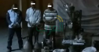 ضبط تشكيل عصابي يقوم بتصنيع الأقراص المخدرة بالإسكندرية