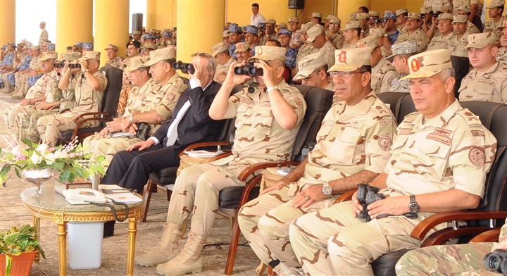 "حجازى" يشهد الرماية بالذخيرة الحية ضمن أنشطة النجم الساطع 2017