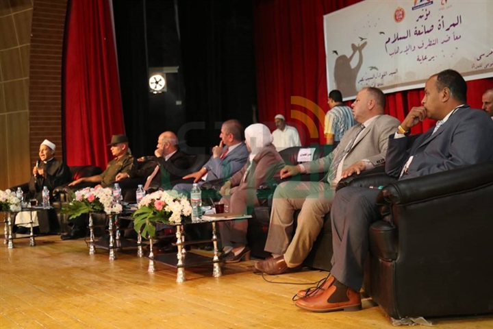 محافظ كفر الشيخ ورئيس الجامعة يشهدان مؤتمر المرأة صانعة السلام