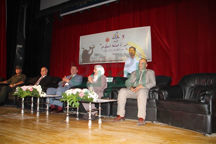محافظ كفر الشيخ ورئيس الجامعة يشهدان مؤتمر المرأة صانعة السلام