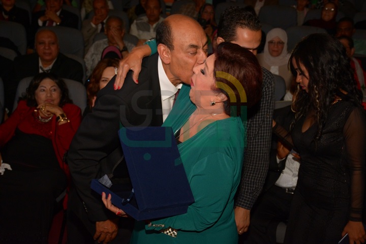 بالصور.. تكريم ياسر جلال وشيرى عادل واحمد بدير ورجاء الجداوى فى مهرجان همسه للفنون والأداب