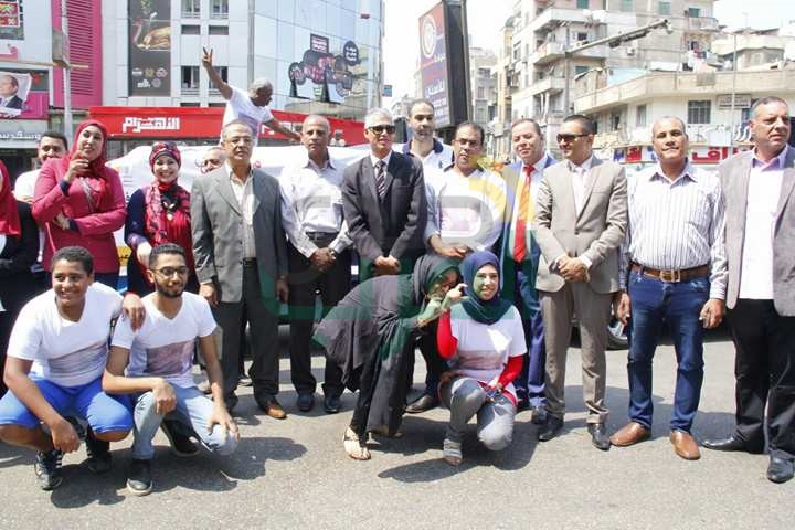 بالصور.. حملة نظافة لـ"مؤيدون" فى شبرا لدعم ترشيح السيسى لولاية ثانية