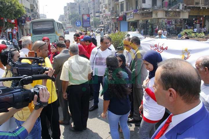بالصور.. حملة نظافة لـ"مؤيدون" فى شبرا لدعم ترشيح السيسى لولاية ثانية
