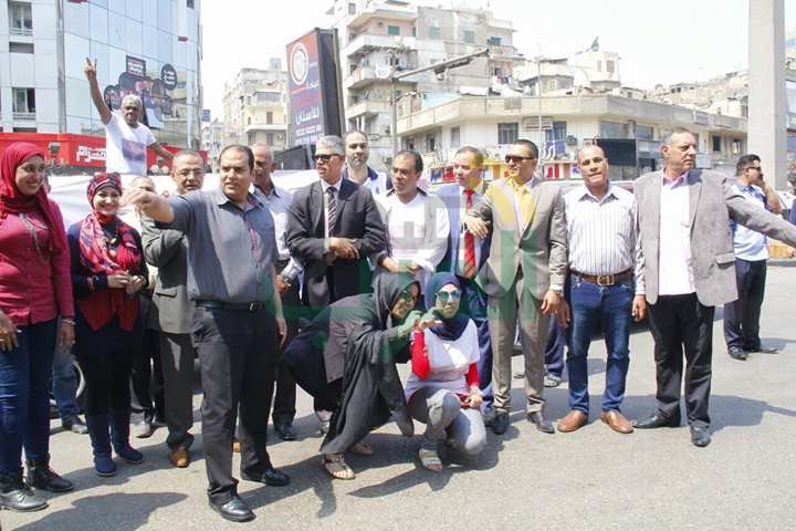 بالصور.. حملة نظافة لـ"مؤيدون" فى شبرا لدعم ترشيح السيسى لولاية ثانية