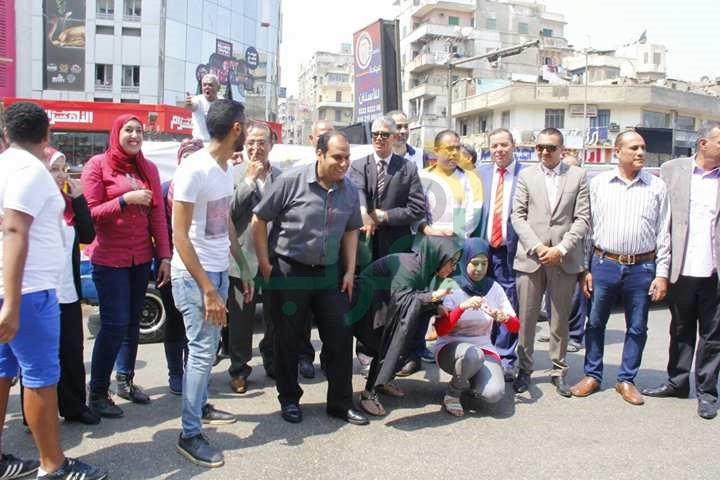 بالصور.. حملة نظافة لـ"مؤيدون" فى شبرا لدعم ترشيح السيسى لولاية ثانية