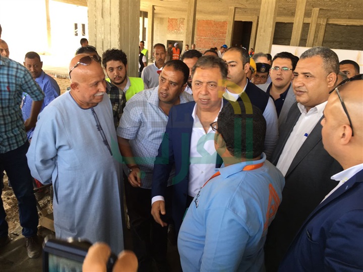 وزير الصحة يتفقد أعمال الانشاءات لمستشفي إسنا المركزى الجديد