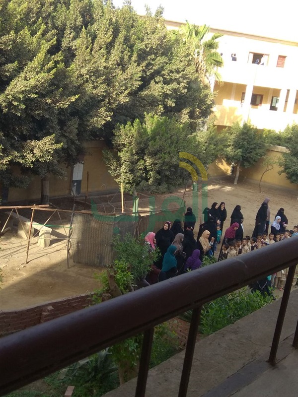 إلغاء طابور بمدرسة ليتمكن الأهالى من حجز مقاعد لأبنائهم بشبين القناطر