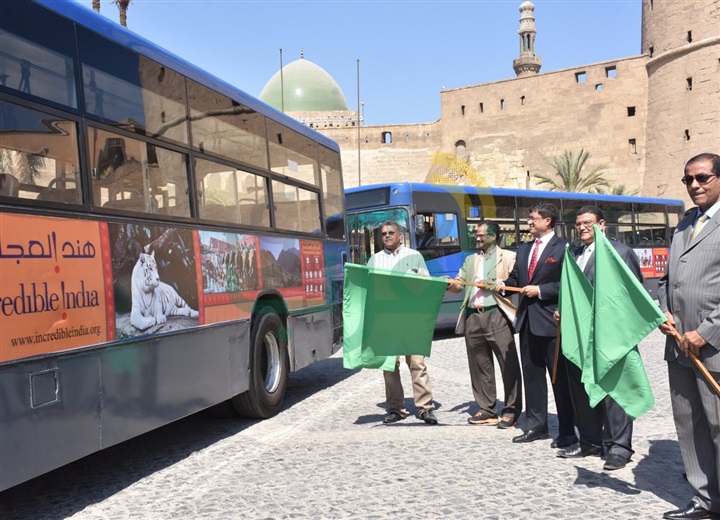 "هند العجائب" على أتوبيسات النقل العام بالقاهرة