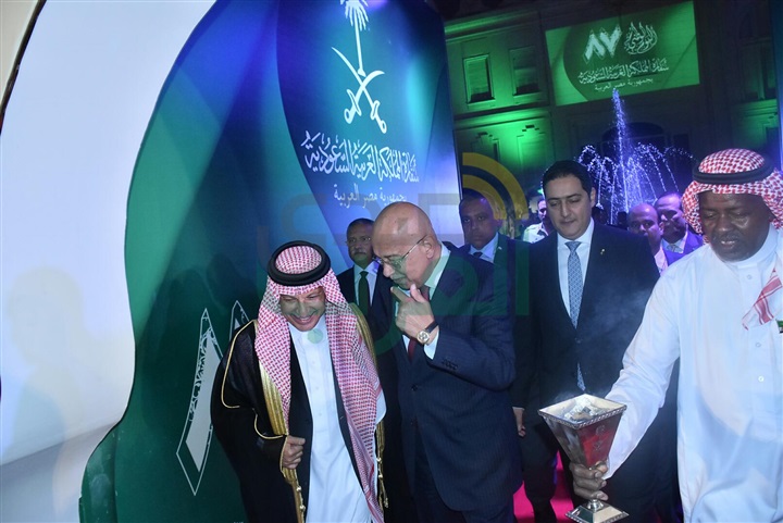 بالصور..رئيس الوزراء ونجوم الفن والاعلام يصلون حفل اليوم الوطني للسعودية بالصور..رئيس الوزراء ونجوم الفن والاعلام يصلون حفل اليوم الوطني للسعودية