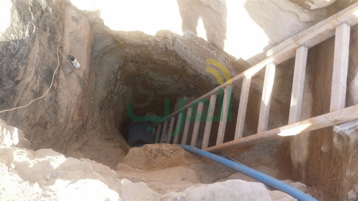 بالصور.. إحباط تهريب قطع آثرية تم ضبطها داخل مقبرة بمنزل في أسوان