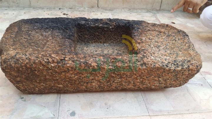 بالصور.. إحباط تهريب قطع آثرية تم ضبطها داخل مقبرة بمنزل في أسوان