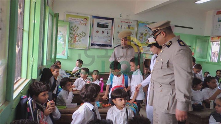 بالصور.. وفد من ضباط كفر الشيخ يزور مدارس أبناء شهداء الشرطة