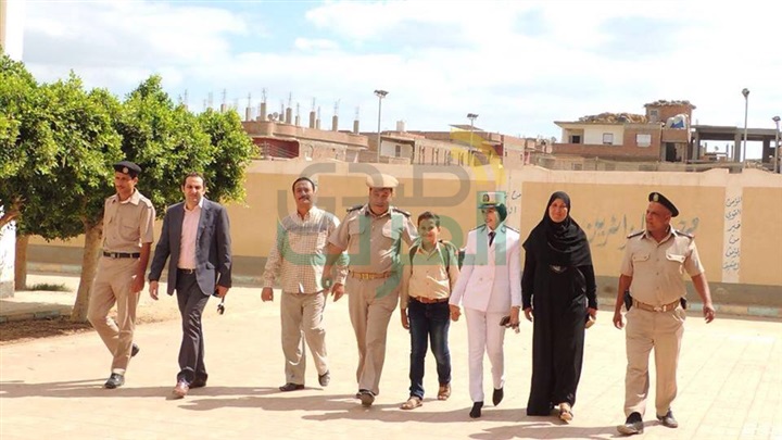 بالصور.. وفد من ضباط كفر الشيخ يزور مدارس أبناء شهداء الشرطة