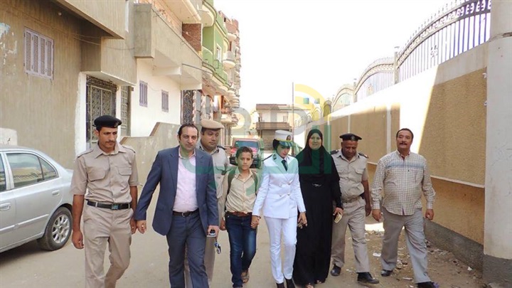 بالصور.. وفد من ضباط كفر الشيخ يزور مدارس أبناء شهداء الشرطة