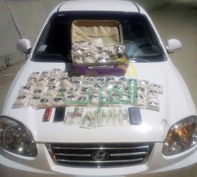 بالصور.. ضبط عاطلين بـ70 ألف قرص مخدر بالسويس