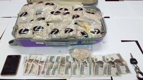 بالصور.. ضبط عاطلين بـ70 ألف قرص مخدر بالسويس
