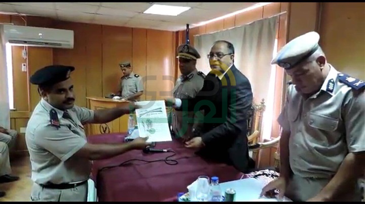 بالصور.. مدير أمن كفر الشيخ يكرم رجاله المتميزين في دورة تنمهية المهارات