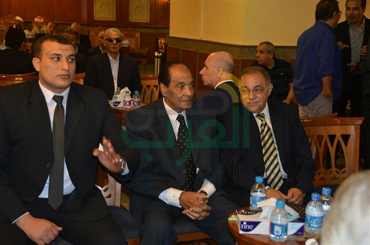 بالصور.. المشير طنطاوي وعلاء مبارك وأبوهشيمة يشاركون بعزاء زوجة مصطفى عبده