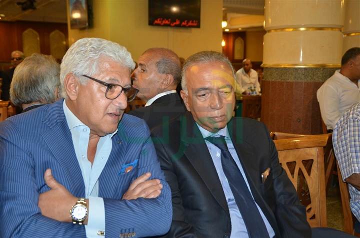 بالصور.. المشير طنطاوي وعلاء مبارك وأبوهشيمة يشاركون بعزاء زوجة مصطفى عبده